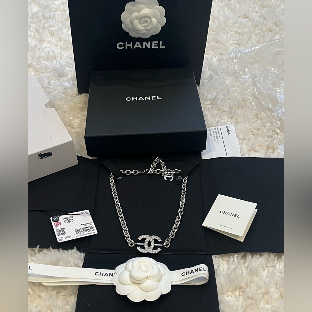 ❌SOLD❌ CHANEL 25C Silver & Crystal adjustable Choker Necklace - NEW with Tags - Picture 10 of 11
